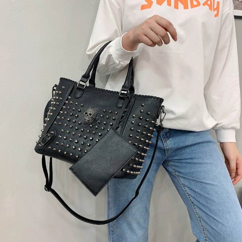 

DAEYOTEN Punk Style Bucket Bag Metal Rivets Handbags Women Bags Designer Skull Handbag Purses Large Capacity Shoulder Bag ZM1212