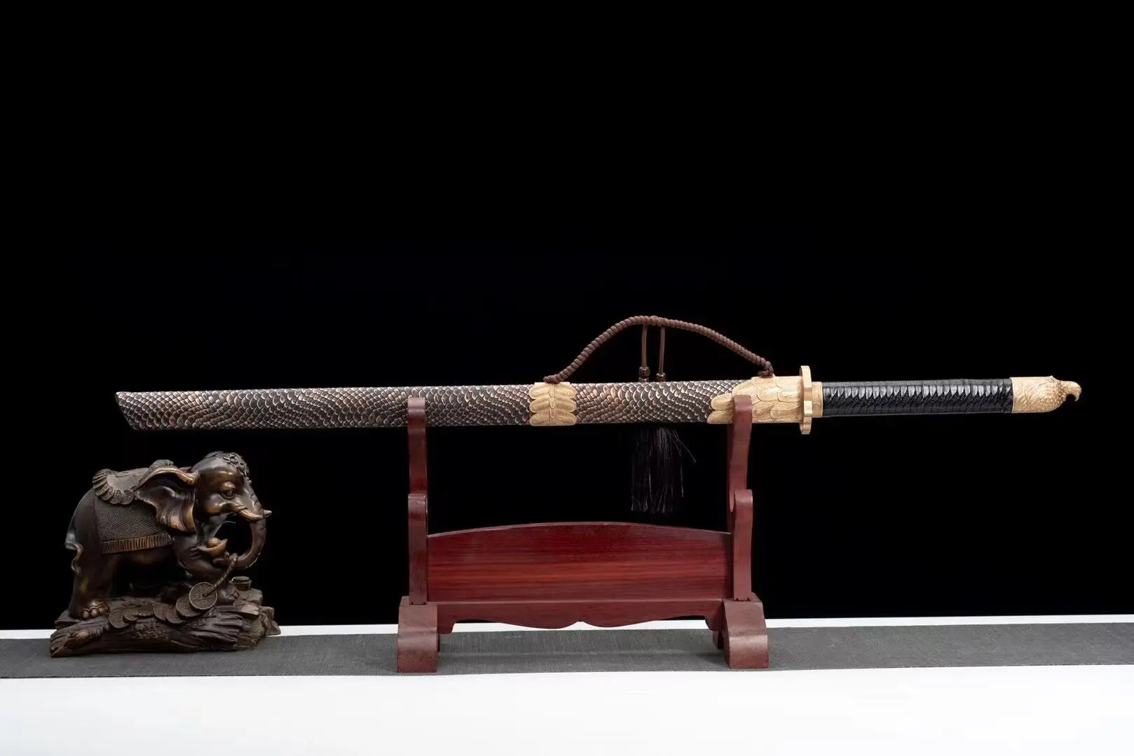 

Самурайский строительный острый открытый боевой готов стальное лезвие ручной работы полный Танг меч с рисунком Феникса пера ТЭН меч