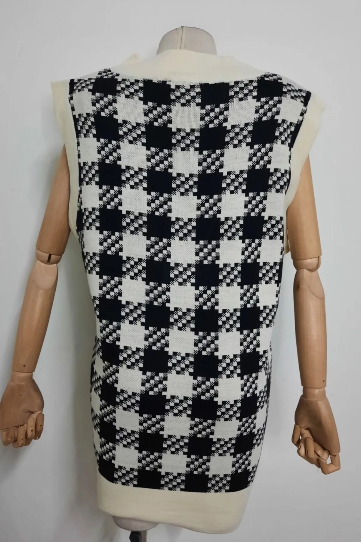 

Plaid Pattern Knitwear Vest-White