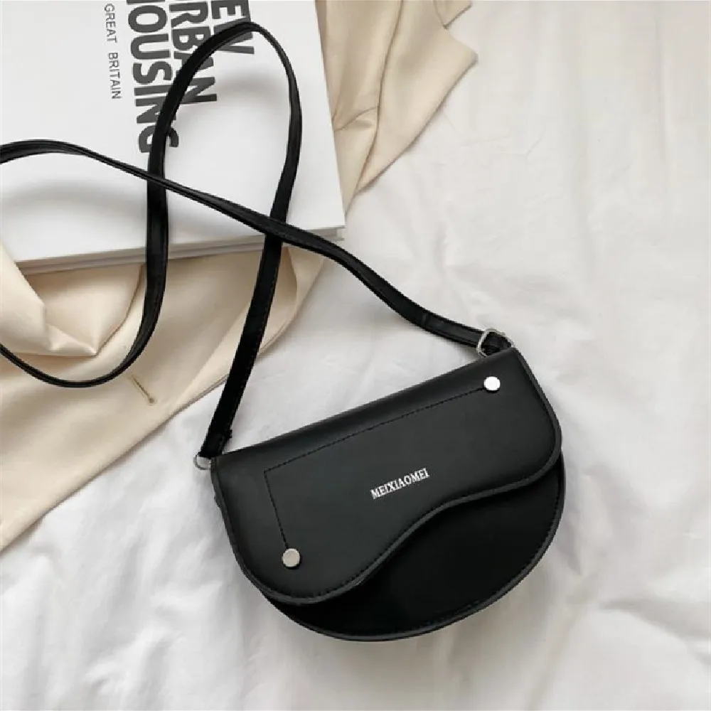 

New spring and summer small round bag Korean version retro school style flip single shoulder slung saddle bag simple small bag