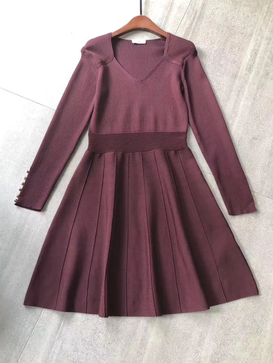 autumn and winter new V neck short-sleeved pearl buckle women Claret knitted dress