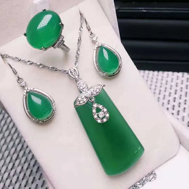 Комплект из трех предметов серебра 925 пробы с зеленым кулоном и кольцом|Ювелирные