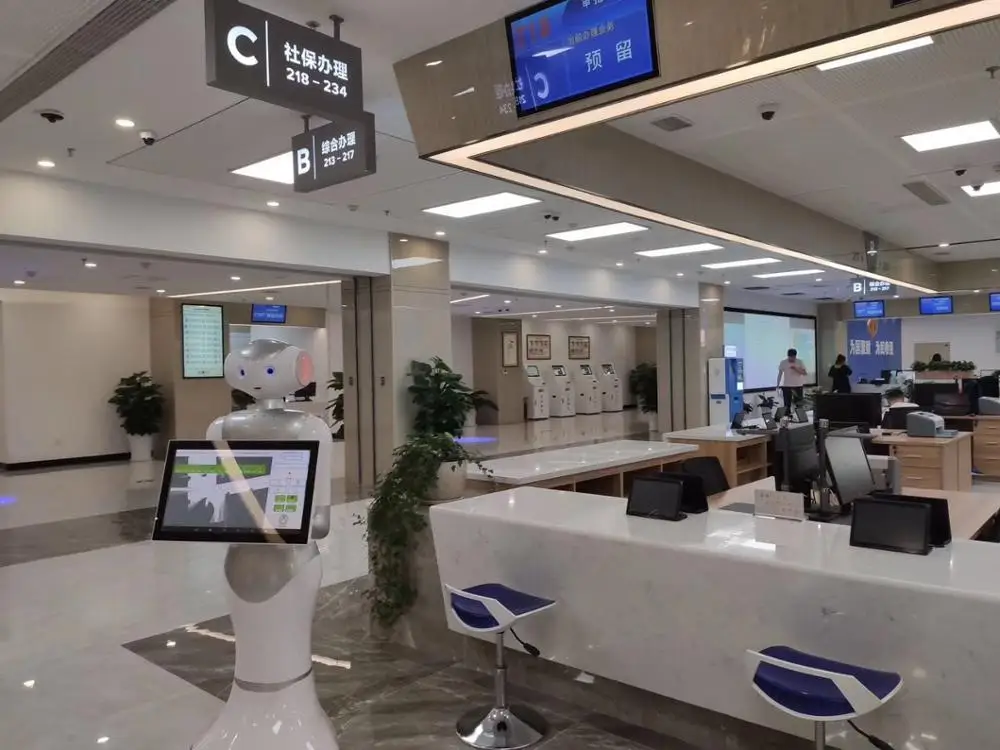 Умный робот приёмник с вертикальным сенсорным экраном голосовым управлением