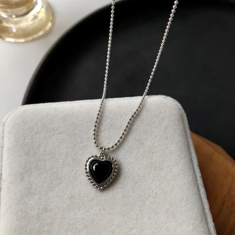 

Goth Black Heart Pendant Necklace Simple Metal Love Clavicle Chain Necklaces for Women Egirl Party Jewelry Kpop Choker Necklace