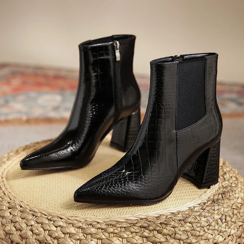 

Женские кожаные ботинки челси на молнии, Осенняя обувь, женские резиновые ботинки на высоком каблуке, женские черные ботильоны с острым нос...