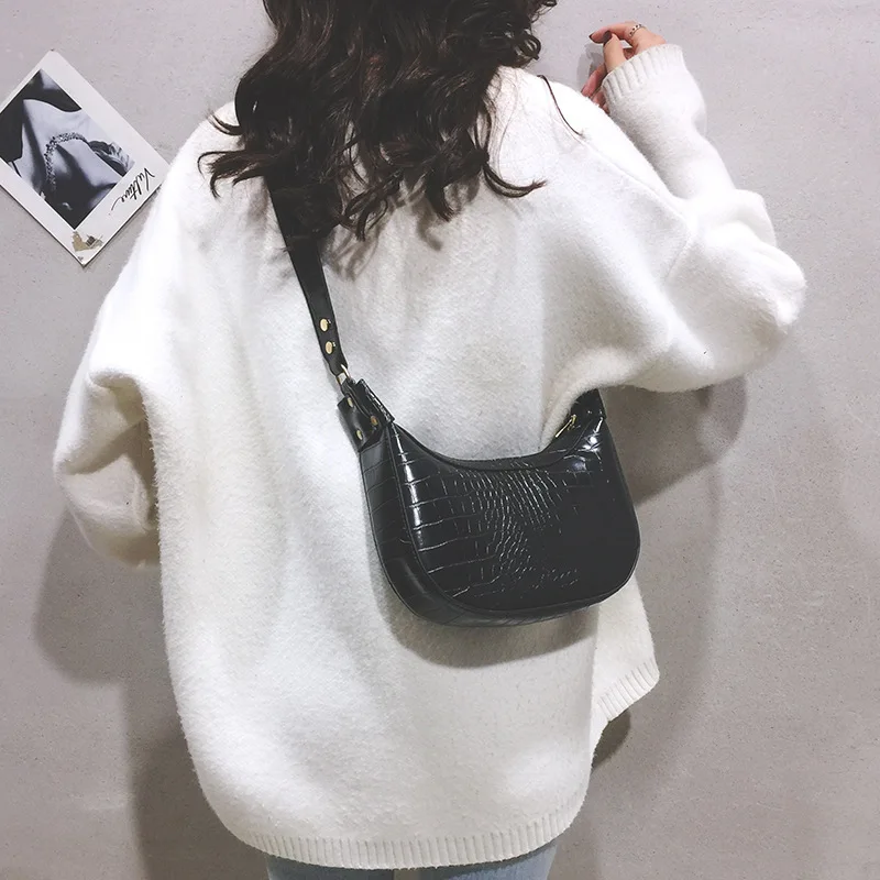 

Summer Small Fresh and Fashionable Underarm Bag Small Female New 2020 Western Style Simple Wild Ins Messenger Bag Wholesale