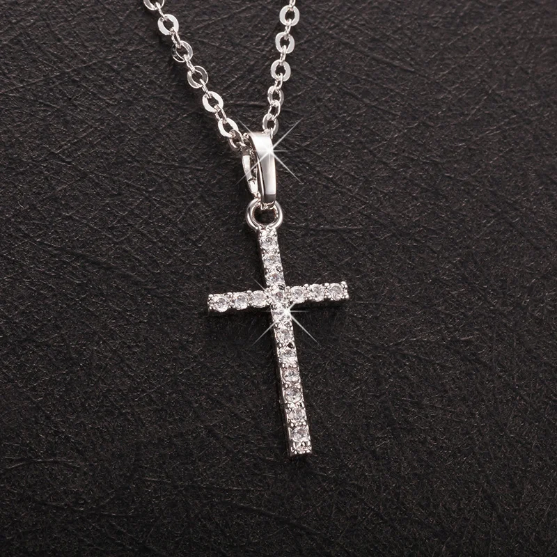 

Fashionable Neutral Cross Alloy Pendant Diamond Jesus Cross Pendant Simple Design Jewelry Necklace