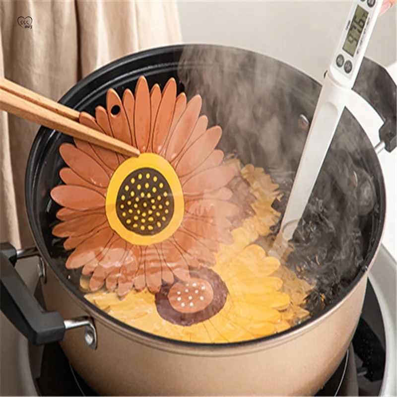 

PVC Soft Rubber Sunflower Heat Insulation Waterproof Placemats for Table Non-slip Heat-resistant Glass Coasters Kitchen Tools