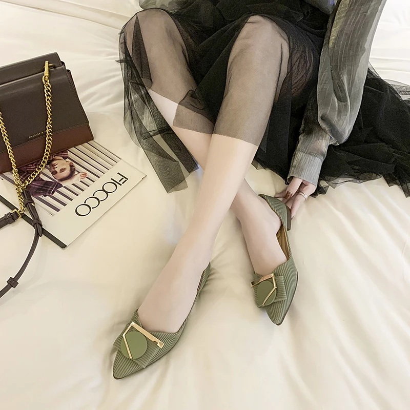 Женские универсальные туфли на низком каблуке модные с металлической пряжкой и