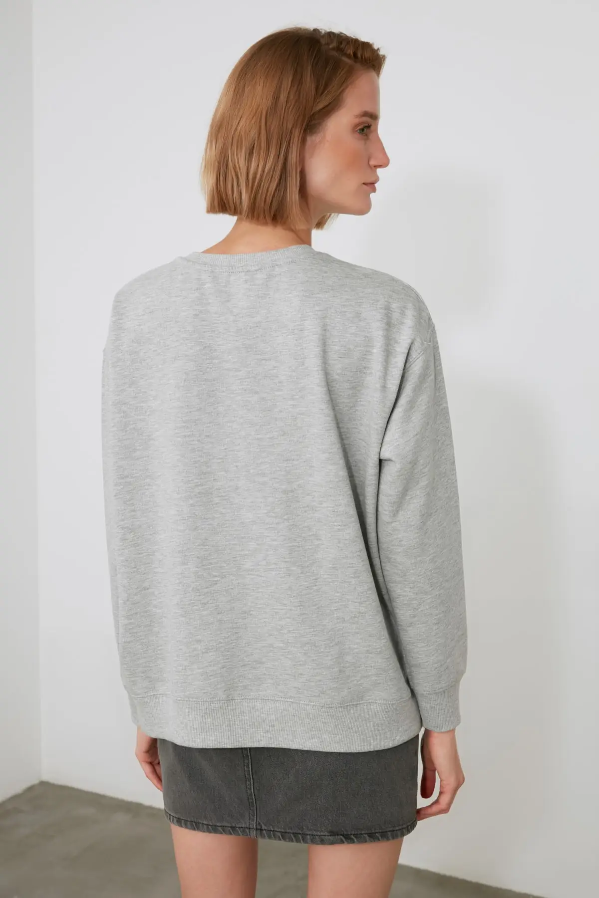 

Trendyol Embroidered Basic Knitted Sweatshirt TWOAW21SW1448