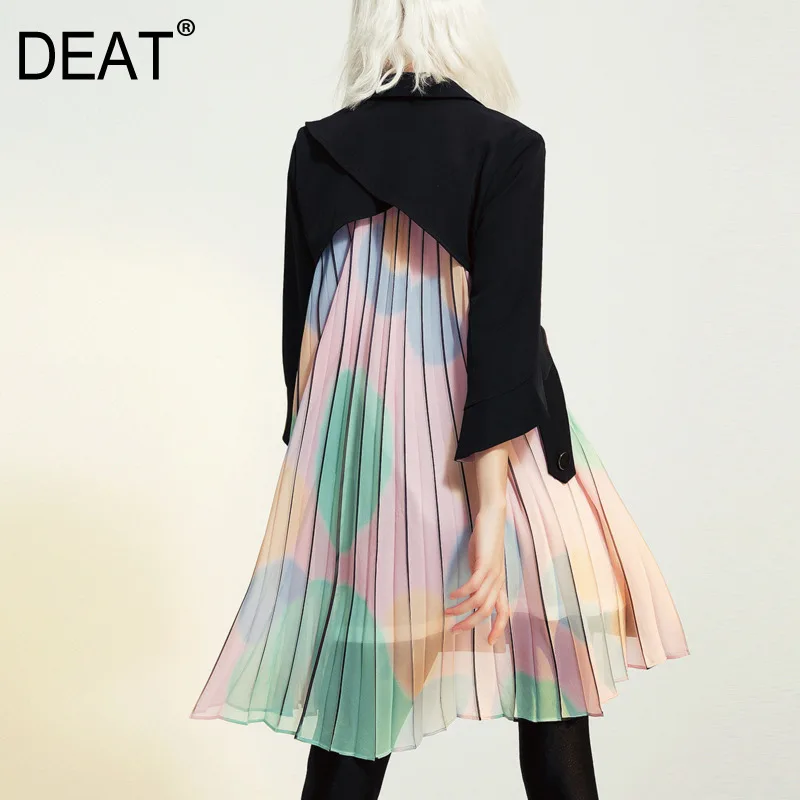 Женское платье с отложным воротником двубортное составного кроя расклешенными