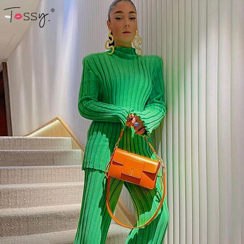 Женский трикотажный свитер-водолазка в рубчик с длинным рукавом | Женская одежда