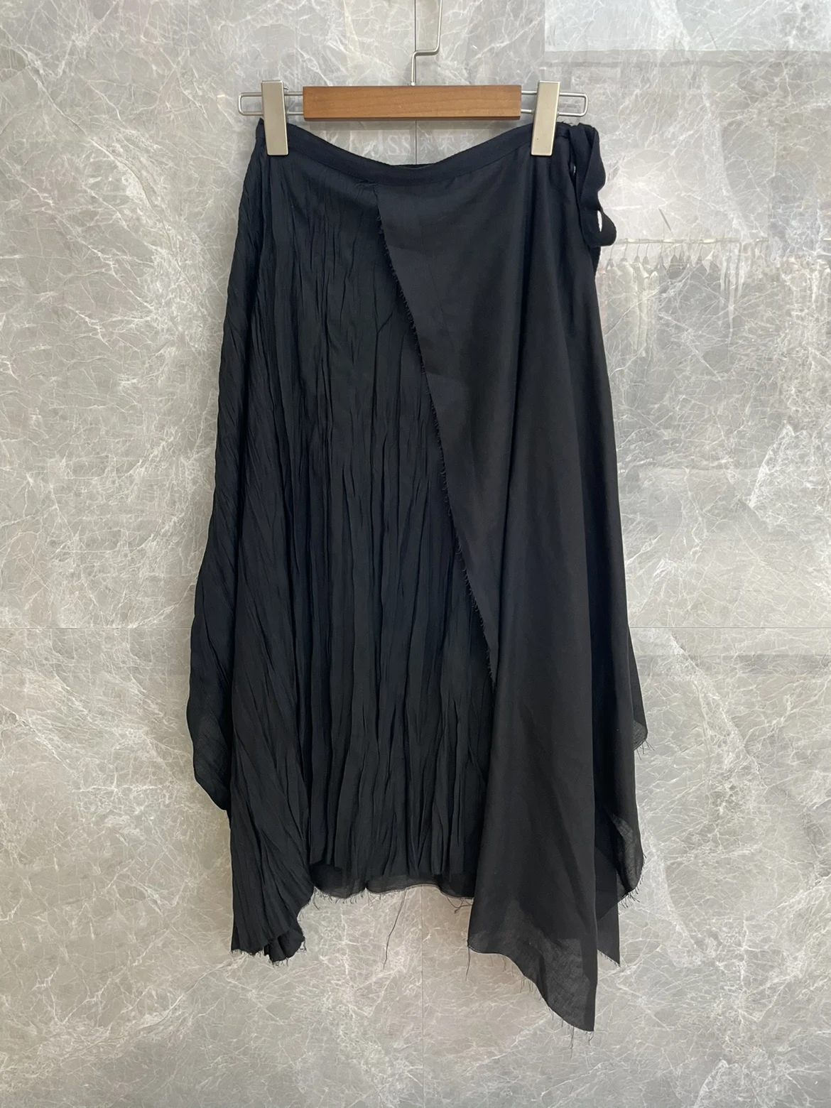 2021FW Осенняя Высококачественная женская черная ассиметричная плиссированная