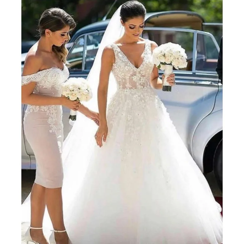 

Simple A Line Long Wedding Dresses 2019 New V Neck Sleeveless Lace Applique Sweep Strain Formal Wedding Gowns Bridal Dress
