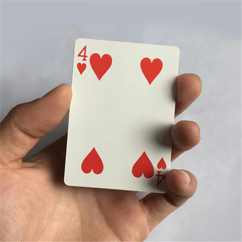 Split Ace Of Spades магические трюки крупным планом улица сцена магический реквизит
