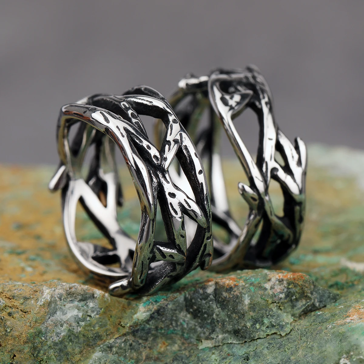 

Retro Hollow Design Round Thorns Ring Cool Stainless Steel Punk Biker Rings For Women Men Viking Jewelry Wedding Party Gifts