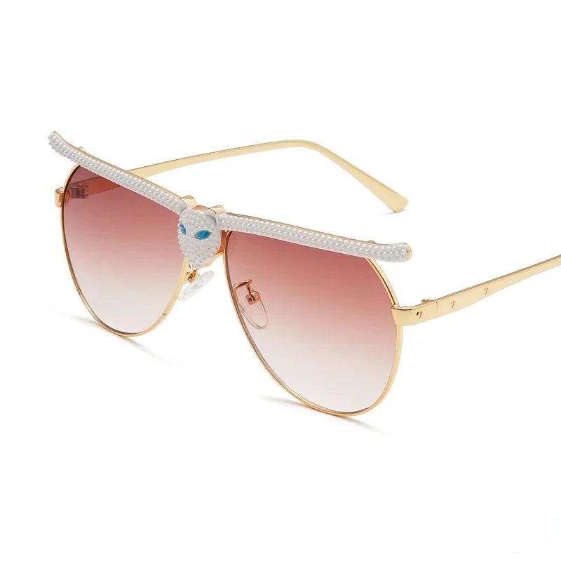 

2021 New Diamond Leopard Sunglasses Women Metal Vintage Pilot Sunglasses Men Sun Glasses Women Brand UV400 Eyeglasses Shades
