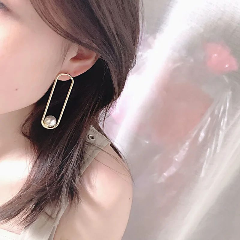 

HANGZHI 2020 New S925 Trendy Design Imitation Pearl Simple Asymmetrical Whirling Needle Earrings for Woman Girls Party Jewelry