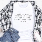 Просто девушка стоит перед ее растений с просьбой не Die футболка забавные Crazy завод подарок для мамы Футболка Топ