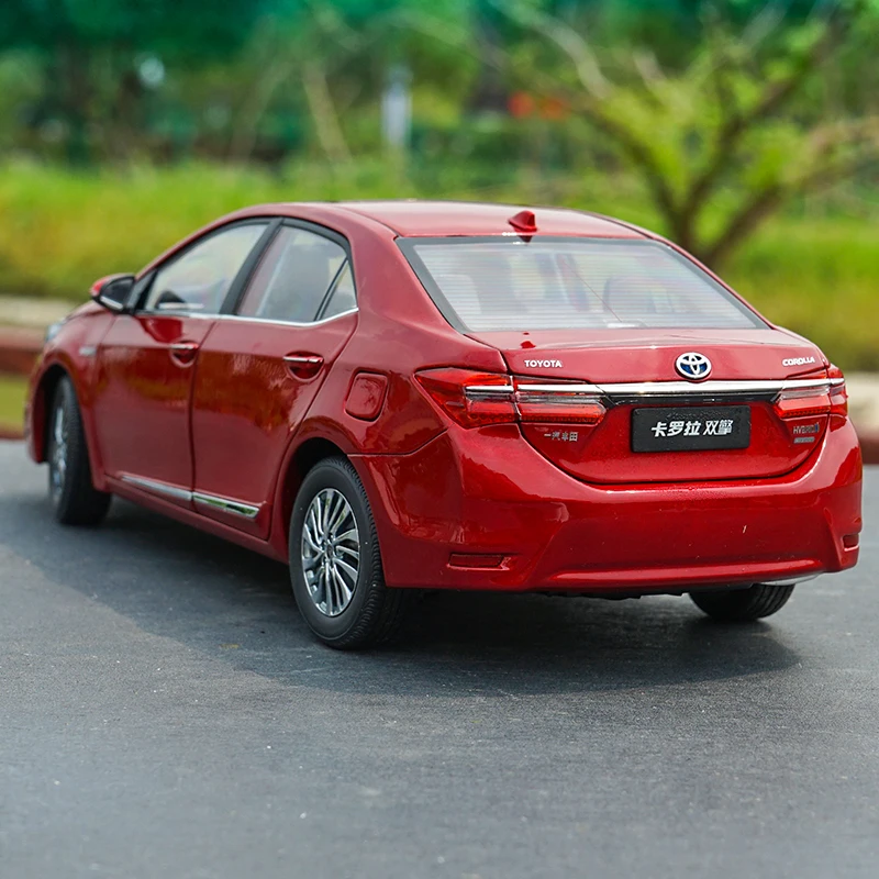 Оригинальная Заводская Подлинная модель автомобиля 1:18 TOYOTA COROLLA с двумя майорами