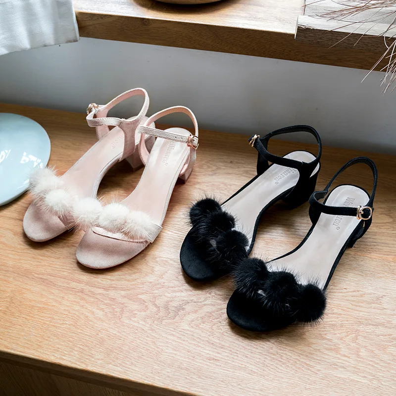 Сандалии-гладиаторы женские на массивном каблуке с меховым помпоном узким