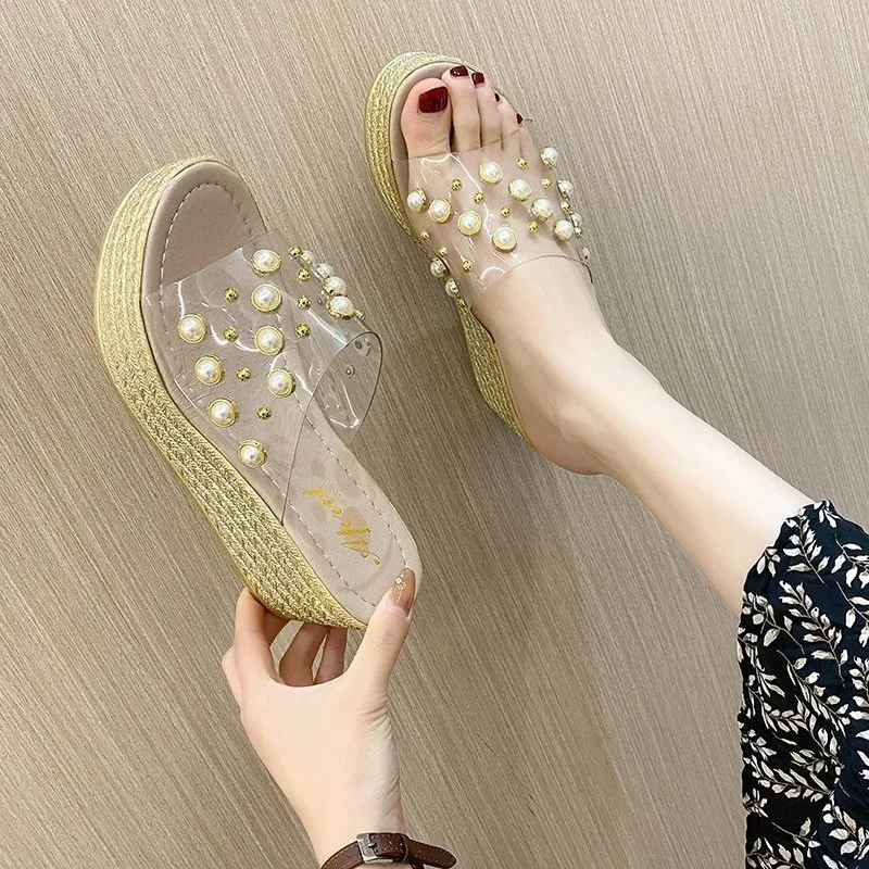 Summer New Women's Wedges Slippers Fashion Pvc Transparent Pearl Rivets Ladies Shoes Beach Thick Bottom Peep Toe Women Slippers