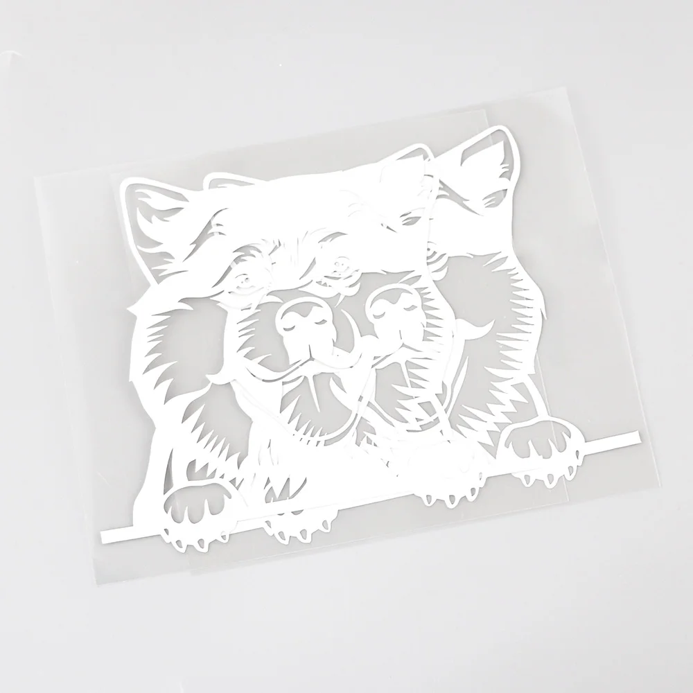 YJZT 13.9CMX12.1CM Akita Dog Hound Decal Peeking Vinyl Car Sticker Black/Silver 8A-0522 | Автомобили и мотоциклы