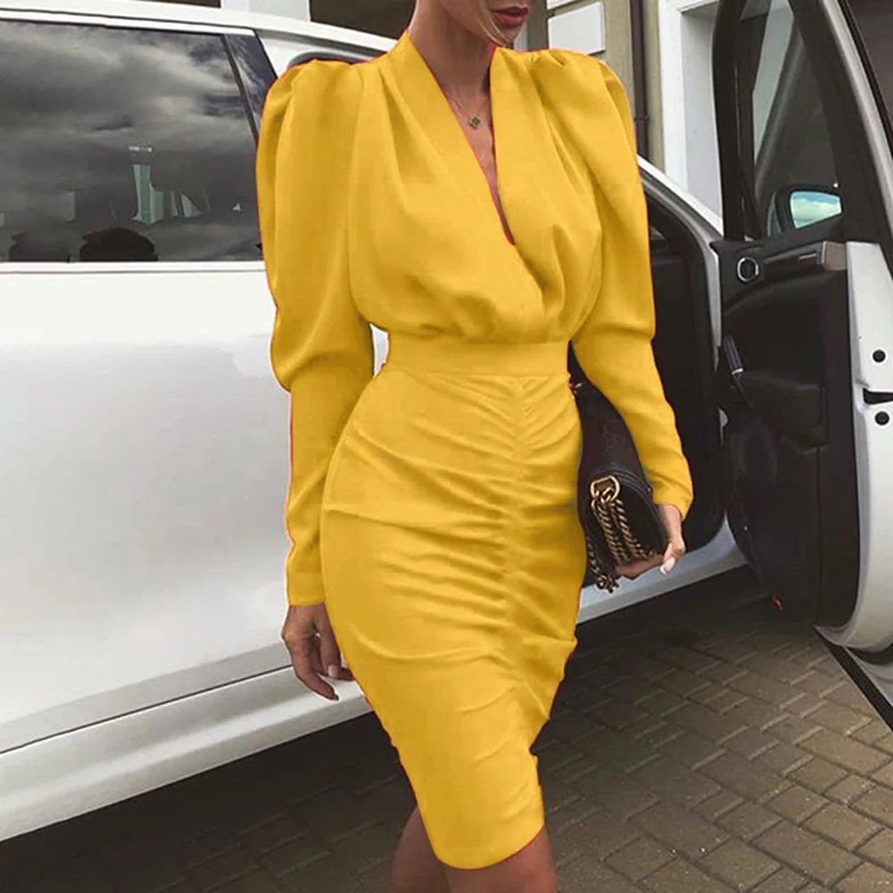 Соблазнительное облегающее платье до колена с глубоким V образным вырезом и