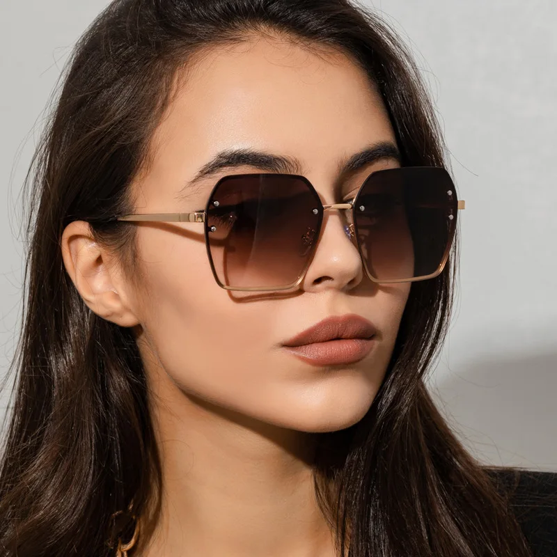 

New Big Frame Square Sunglasses Men and Women Trendy Gradient Color Rice Nail Sun Glasses Rimless Metal Glasses
