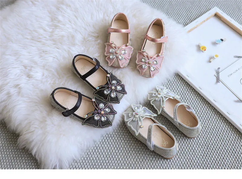 

Xiaying Smile 2019 version of bow-knot diamond girls shoes autumn new lady shallow magic sticker soft sole single shoe 2019190