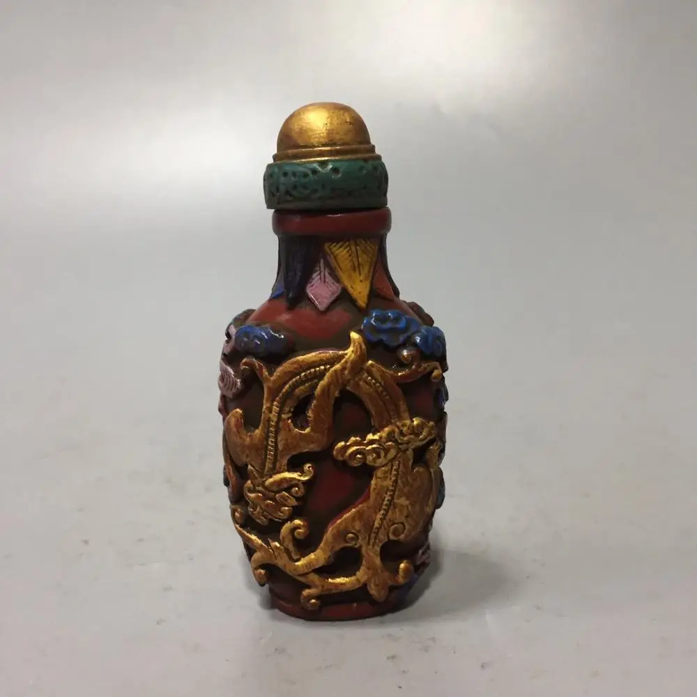 

Exquisite lacquer painting flying dragon snuff bottle decoration