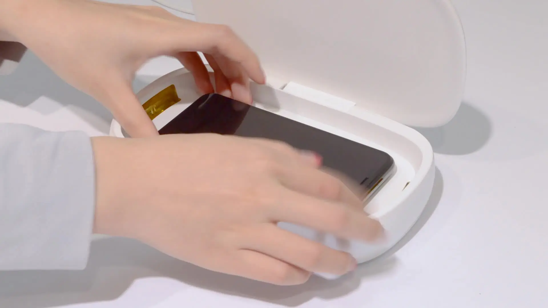 

Mobile phone sanitizer case uv disinfector sterilizer for smart cell phone wholesale portable uv sterilizer box with charge
