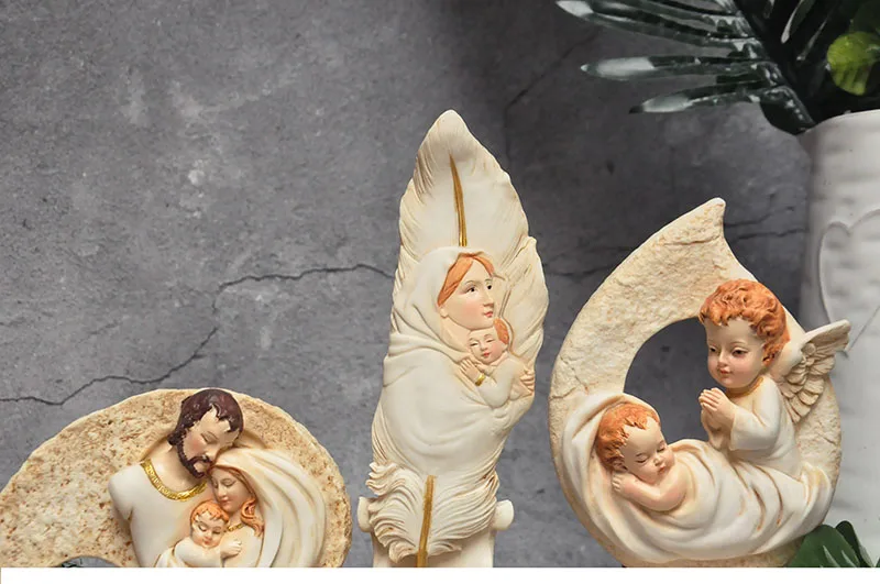 С изображением католической святыни семья три младенческой Девы Мэри Спящая