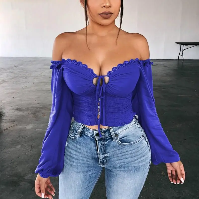 Весенняя кружевная блузка с глубоким вырезом и открытыми плечами женская