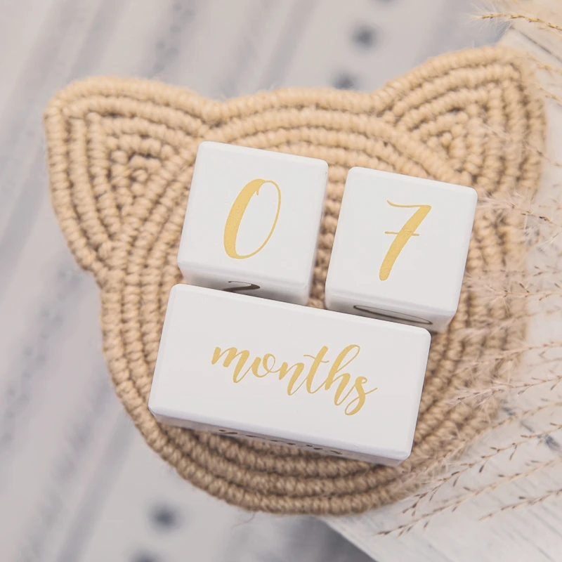 

3pcs/set Handmade Baby Milestone Cards Square Engraved Wood Infants Bathing Gifts Newborn Photography Calendar Photo Accessories