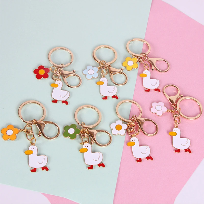 

Creative Cartoon Refueling Duck Keychain Student Gift Alloy Flower Pendant Keyring Cute Duck Couple Jewelry AccessoriesWholesale
