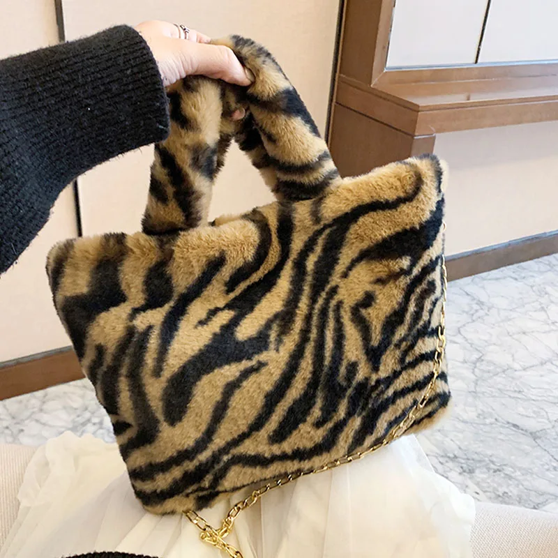 

Осенне-зимняя трендовая плюшевая сумка через плечо, женские сумки с леопардовым принтом, качественная сумка-тоут на цепочке, роскошные брен...