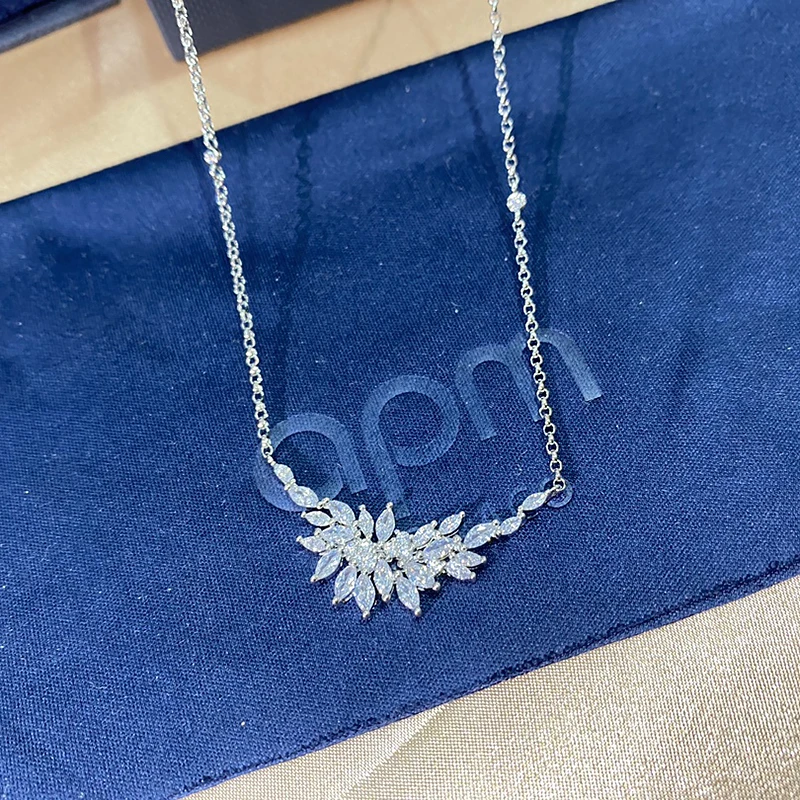 

Diamond Cluster Necklace 925 Sterling Silver micro inlaid zircon fashion women's exquisite Party style exquisite jewelry