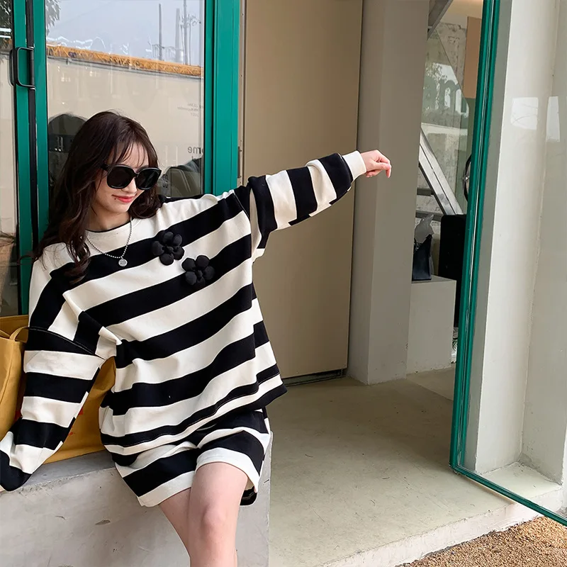 Новинка 2022 одинаковые наряды для мамы и дочки комплект одежды маленьких девочек