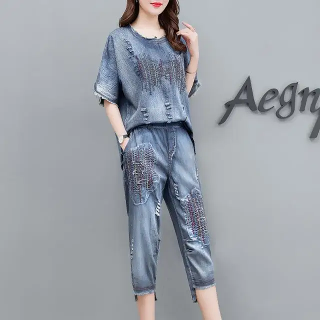 Женский джинсовый костюм с вышивкой свободный спортивный из двух предметов