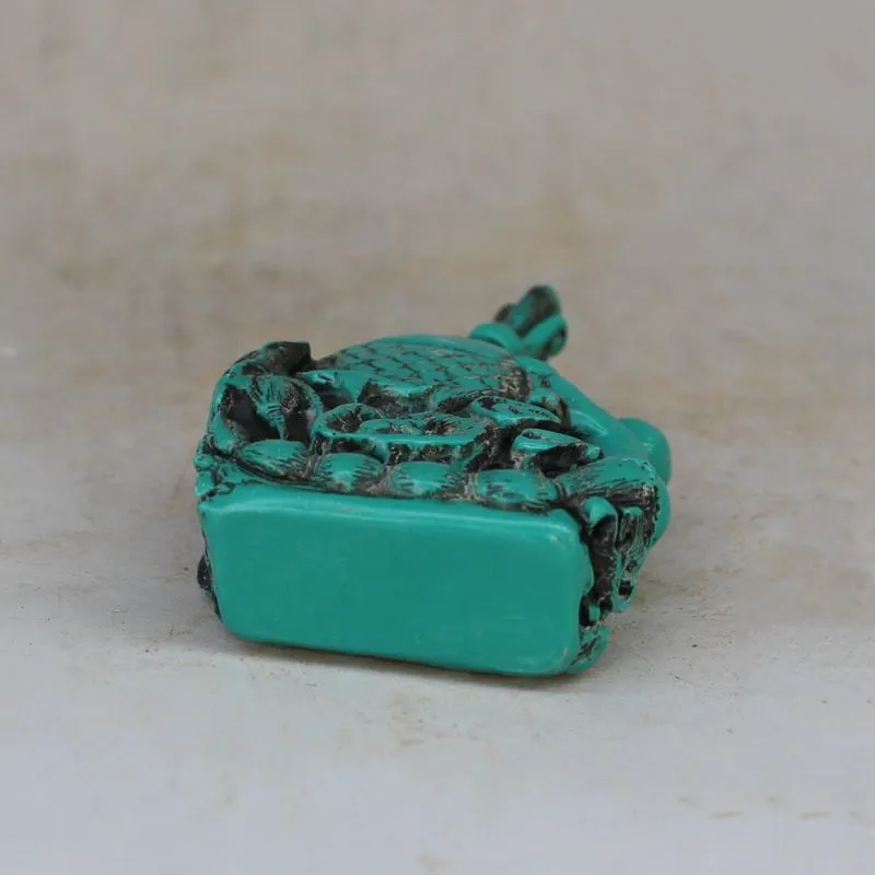 

Collectable Chinese Decorate Old Coral Carve Goldfish & Lotus Snuff Bottle Lucky Decoration