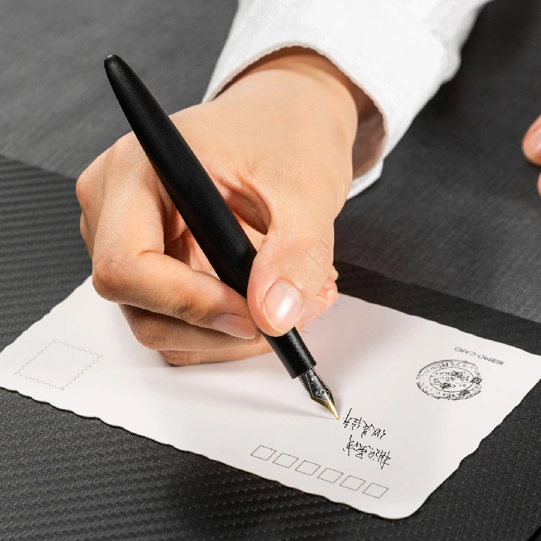 Ручка перьевая черная с гравировкой двумя перьями и чернильным картриджем