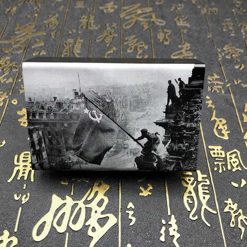 Удерживайте один пакет 20 портсигар сплав Сталин слайд советской истории сигарет