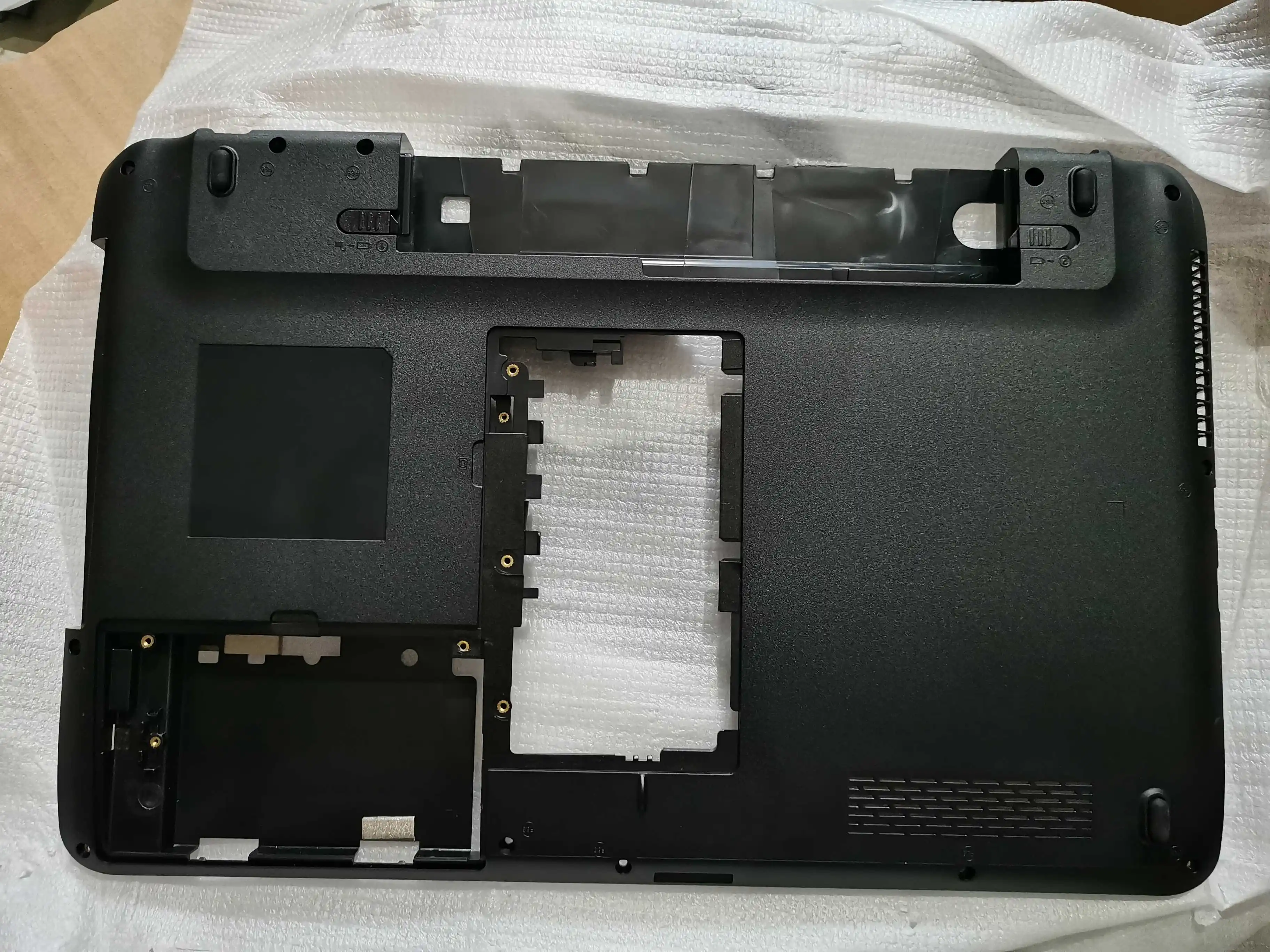 

NEW For Toshiba Satellite L755 L750 Black Bottom ZYE35BLBBA0I