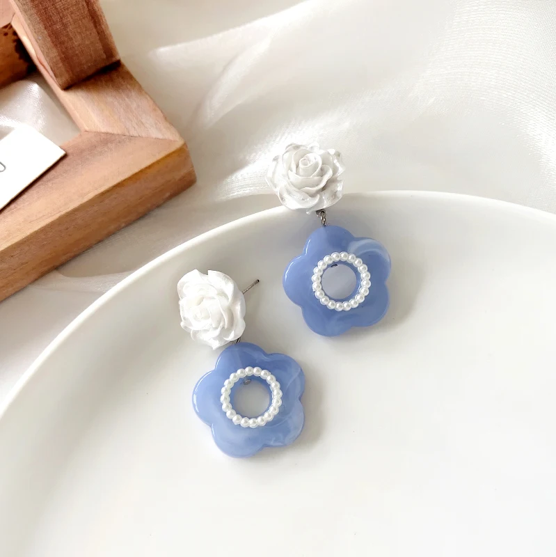 

S925 needle Sweet Jewelry Blue Flower Earrings Elegant Design Sweet Temperament Simulated Pearl Resin Earrings For Women Gifts