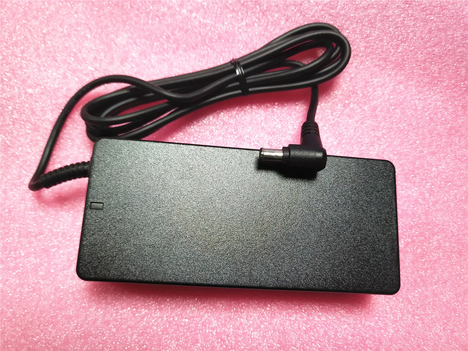 19 5 V 4.35A 4.4A 4.7A Мощность адаптер для SONY KDL-42W654A KDL-32W705B KDL-42W655A KDL-32W705 KDL-50R556A KDL-55W950A KDL-50W68 |