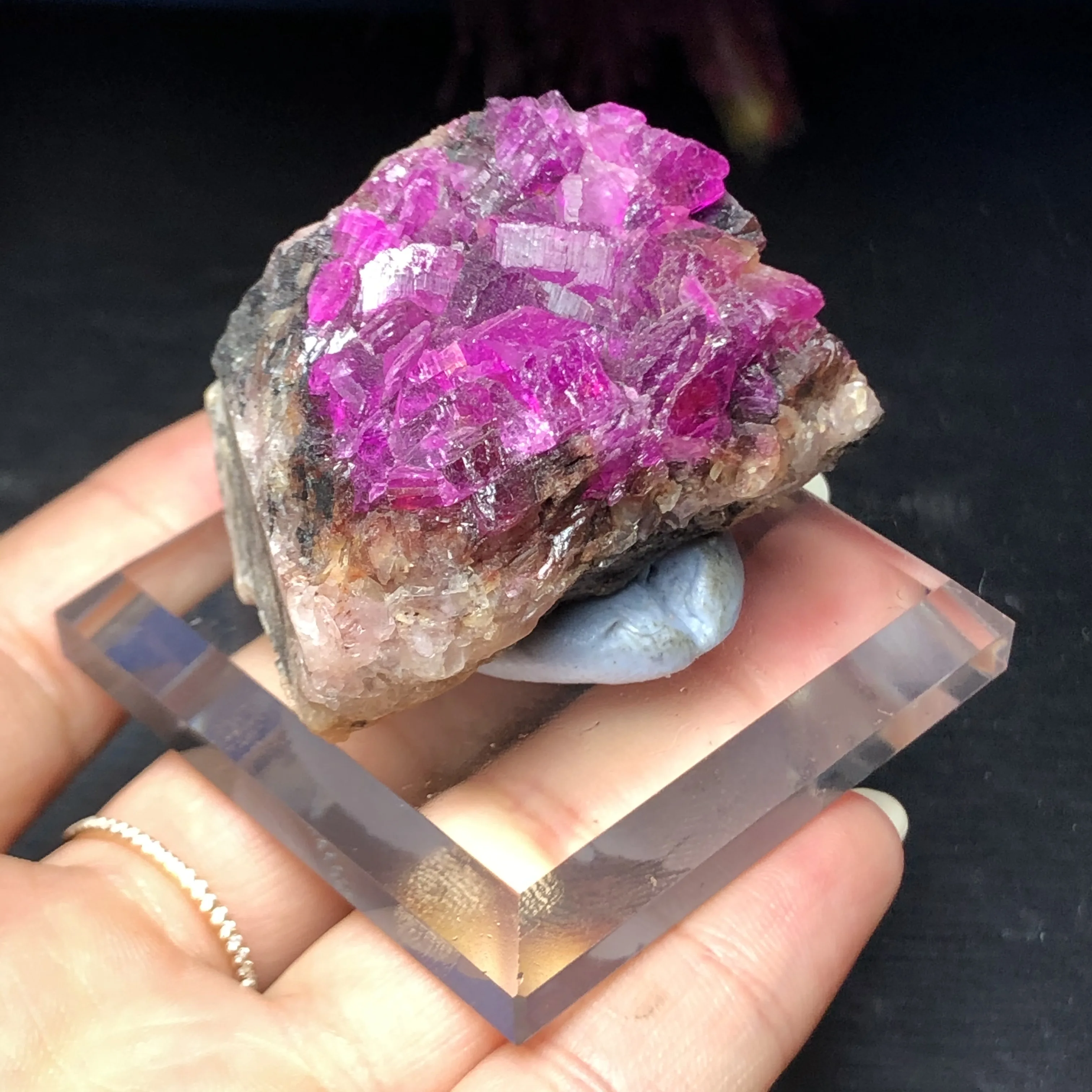 Натуральный минеральный образец подарок коллекционное сырье драгоценные камни