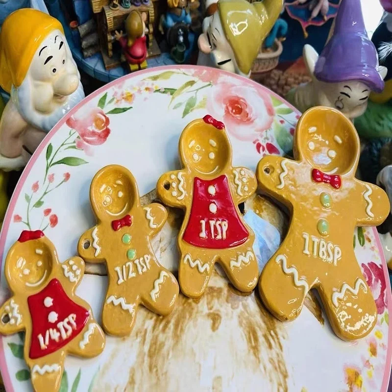 

4pcs/set Christmas Gingerbread Man Measuring Spoon Ceramic Golden Lovely Cartoon Measuring Spoon Christmas Gift