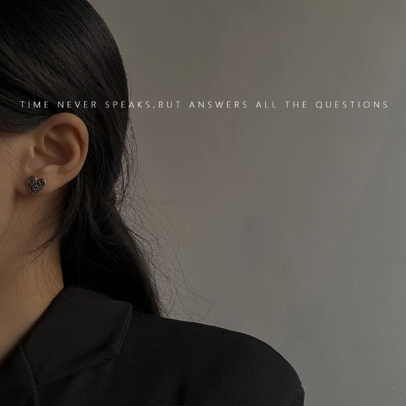 

Simple 925 silver vintage love small earrings temperament heart earrings niche cold wind earrings female