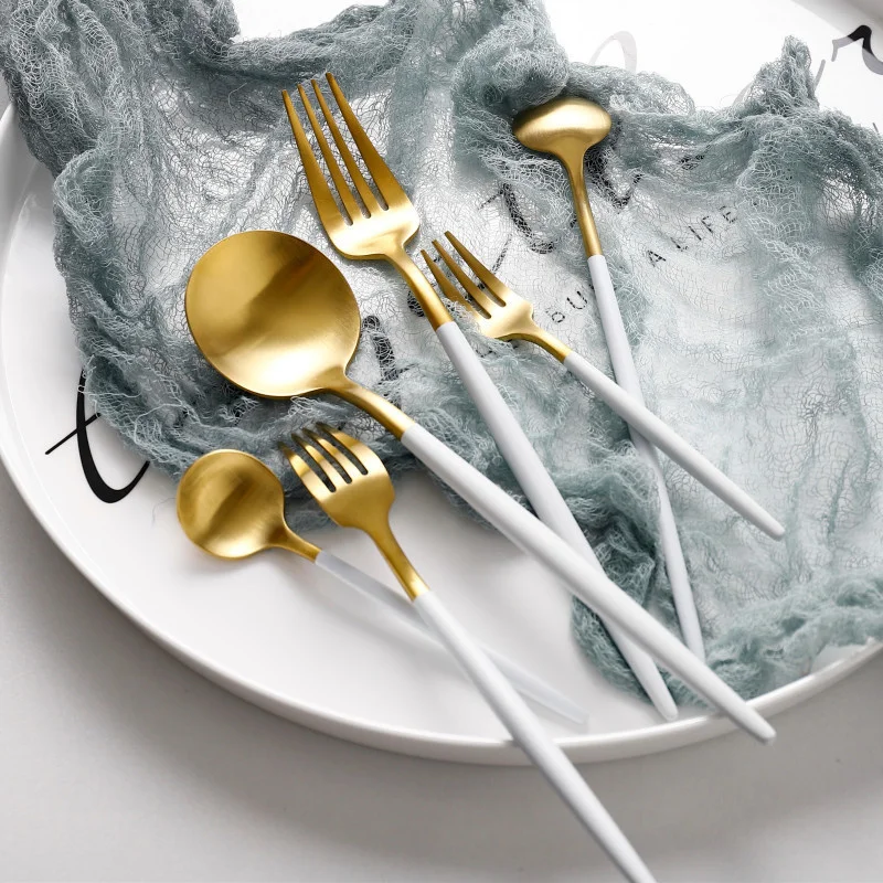 Набор столовых приборов золотого и белого цвета вилка нож ложка свадебный набор